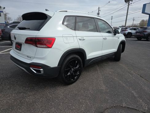 Used 2023 Volkswagen Taos SE image 6