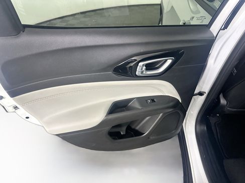 Used 2025 Jeep Compass Limited image 25