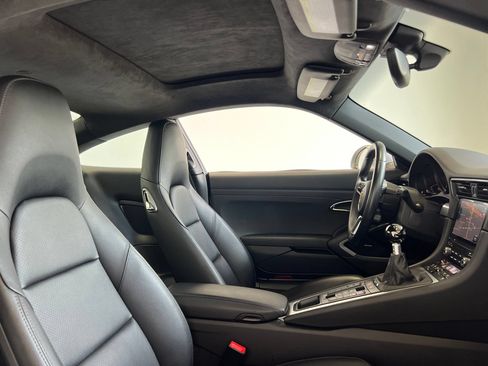 Used 2017 Porsche 911 Carrera RWD image 19