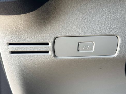 Used 2023 Volvo XC40 B4 Plus w/ Protection Package Premier FWD image 33