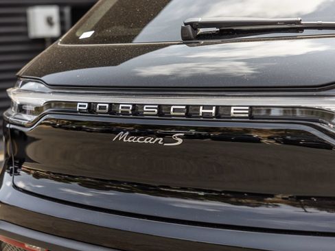 Certified 2023 Porsche Macan S AWD/4WD image 26