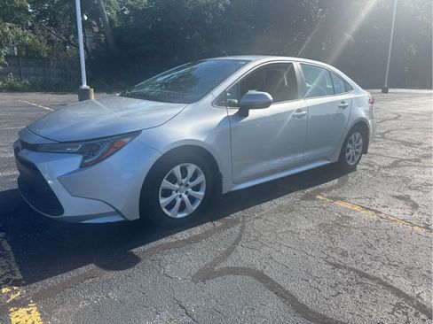 Used 2024 Toyota Corolla LE FWD image 3