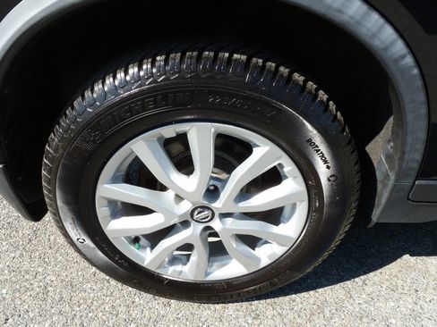Used 2017 Nissan Rogue SV w/ SV Premium Package AWD/4WD image 13