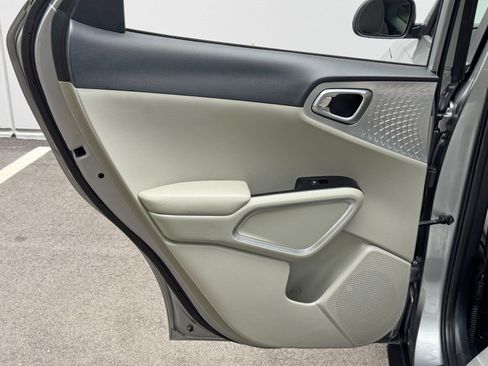 Used 2023 Kia Soul LX w/ LX Technology Package FWD image 34