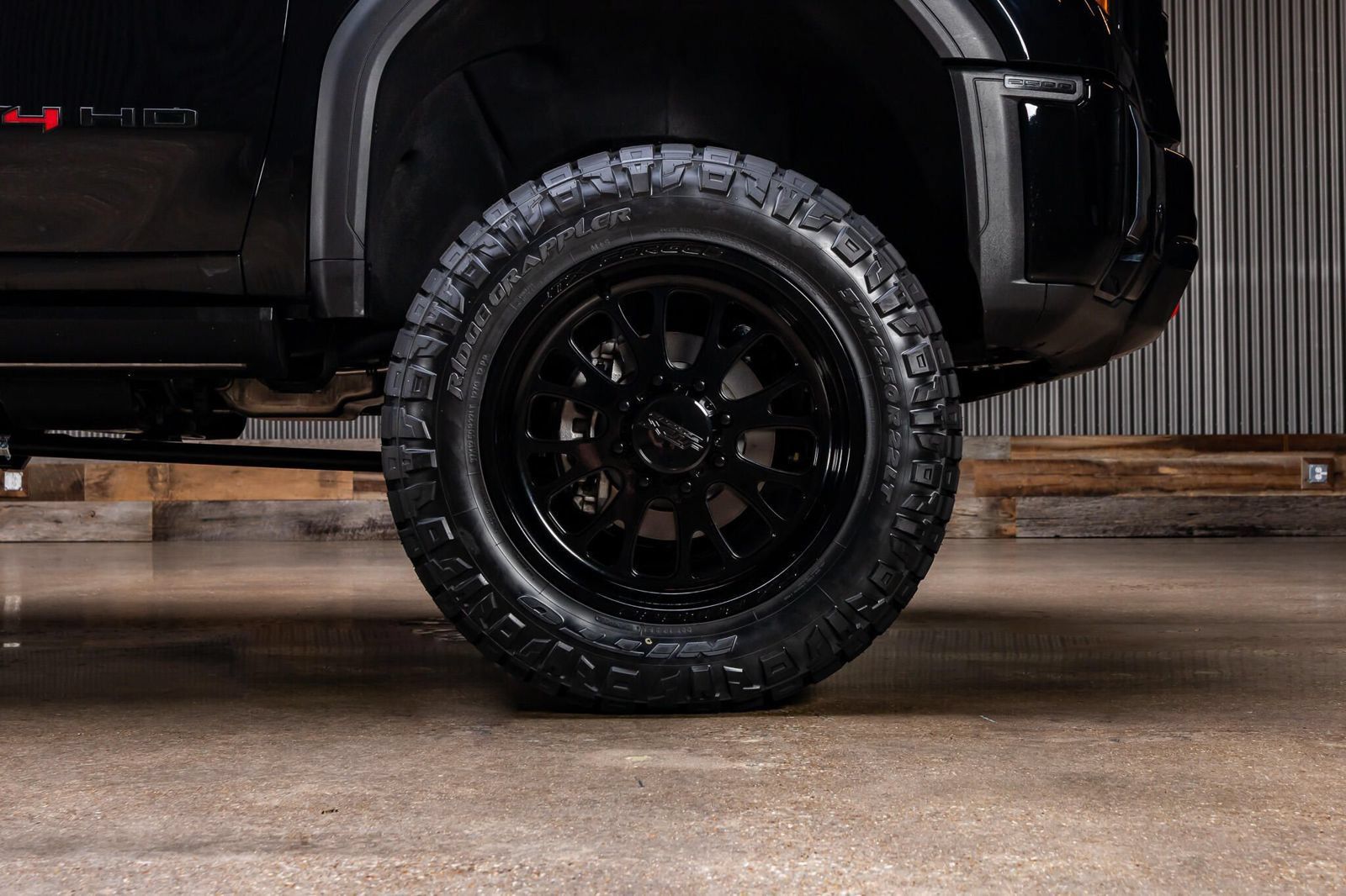 Used 2024 GMC Sierra 2500 AT4 w/ AT4 Premium Plus Package AWD/4WD image 12