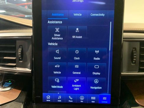 Used 2021 Ford Explorer King Ranch w/ Premium Technology Package AWD/4WD image 17