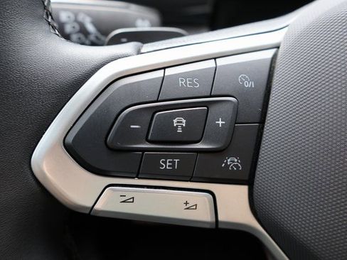 Used 2025 Volkswagen Atlas Peak Edition SE AWD/4WD image 33
