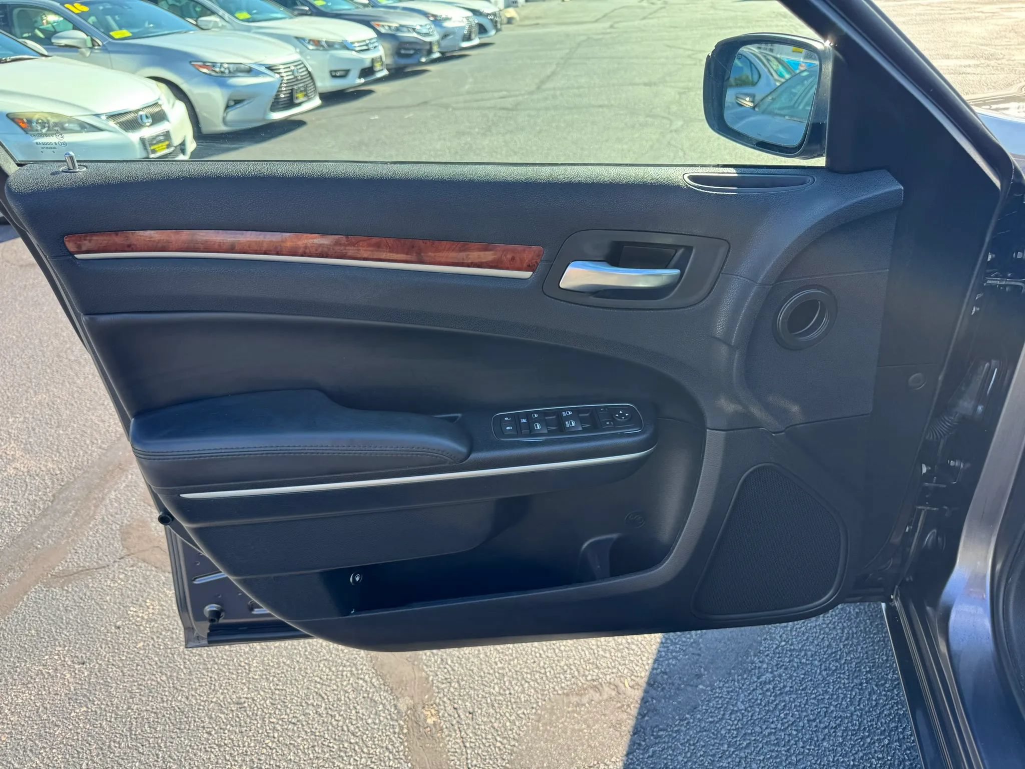Used 2014 Chrysler 300 AWD w/ Driver Convenience Group image 12