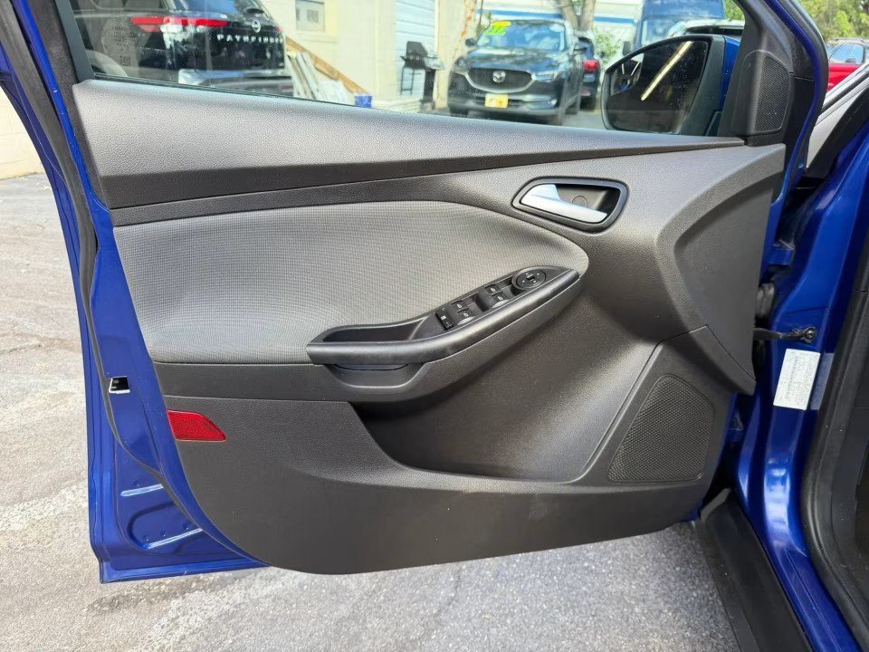 Used 2012 Ford Focus SE FWD image 9