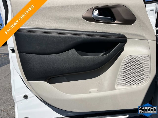 Used 2019 Chrysler Pacifica Touring-L FWD image 25