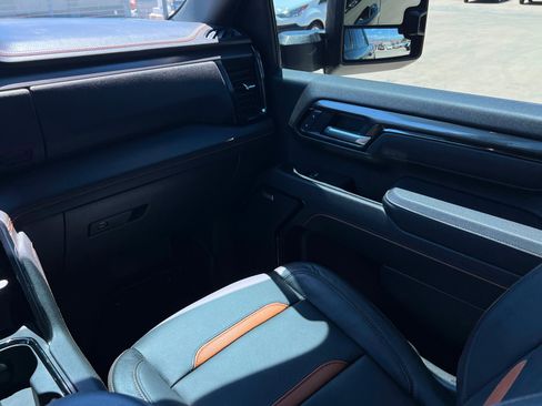 Used 2025 GMC Sierra 2500 AT4 AWD/4WD image 11