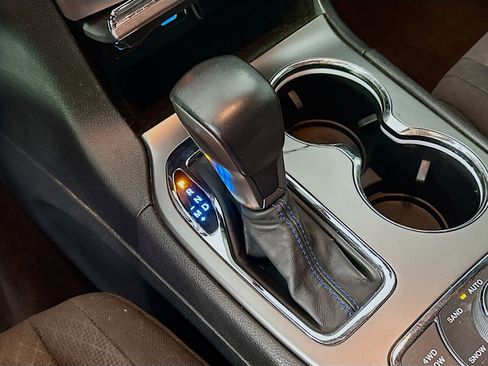 Used 2018 Jeep Grand Cherokee Laredo image 23