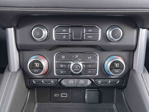 Used 2024 GMC Yukon SLT AWD/4WD image 33