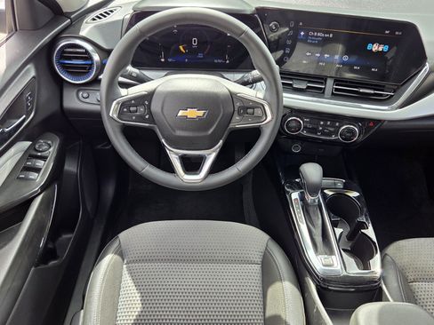Used 2025 Chevrolet Trax LT w/ Driver Confidence Package FWD image 11