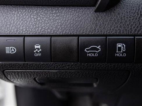 Used 2022 Toyota Camry SE w/ Convenience Package image 13