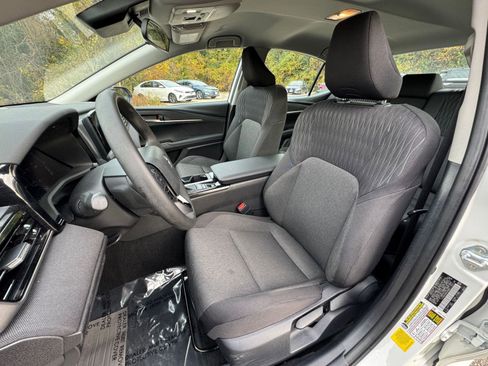 Used 2025 Toyota Camry LE image 31