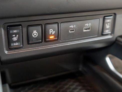 Certified 2025 Nissan Frontier SV w/ SV Convenience Package image 32