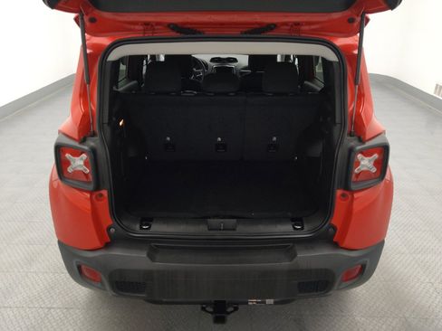 Used 2023 Jeep Renegade Latitude w/ Premium Group AWD/4WD image 29