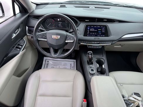 Used 2022 Cadillac XT4 Luxury w/ Cold Weather Package AWD/4WD image 16