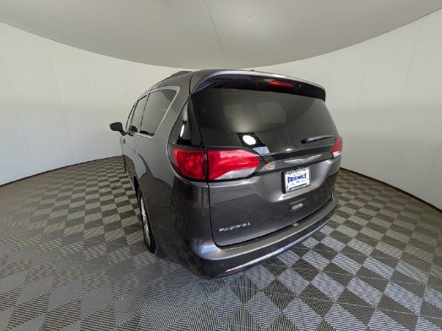 Used 2017 Chrysler Pacifica Touring-L FWD image 12
