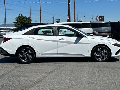 Used 2025 Hyundai Elantra SEL FWD image 3