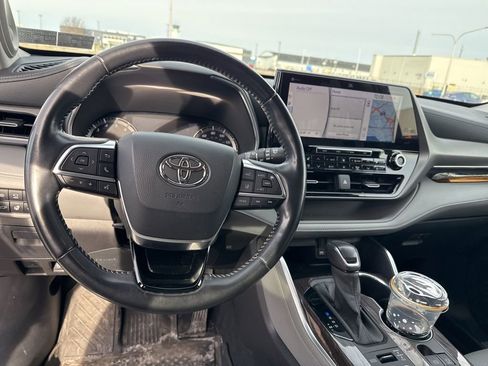 Used 2020 Toyota Highlander Limited image 6