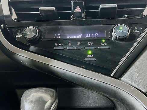 Used 2022 Toyota Camry SE image 17