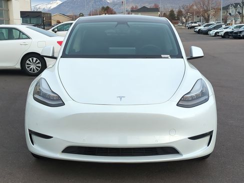 Used 2021 Tesla Model Y Long Range image 11