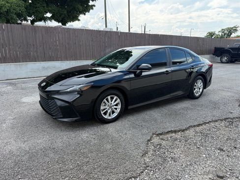 Used 2025 Toyota Camry LE w/ Convenience Package FWD image 6