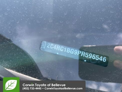 Used 2023 Chrysler Pacifica Touring-L image 31