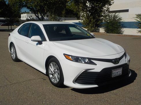 Used 2023 Toyota Camry LE image 3