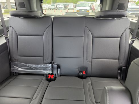 New 2026 Chevrolet Suburban LT w/ Comfort Package AWD/4WD image 24