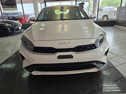 Used 2023 Kia Forte LXS w/ LXS Technology Package FWD image 2