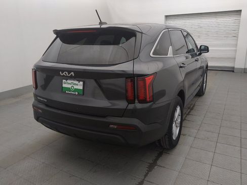 Used 2023 Kia Sorento LX FWD image 9