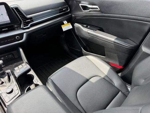 Used 2025 Kia Sportage EX FWD image 14