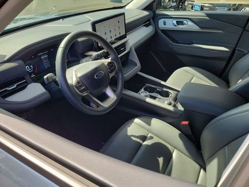 Used 2026 Ford Explorer Active w/ Active Comfort Package RWD image 3