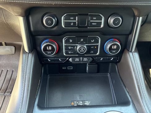 Used 2022 Chevrolet Tahoe LT w/ LT Signature Plus Package AWD/4WD image 28