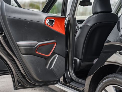 Used 2023 Kia Soul GT-Line image 31
