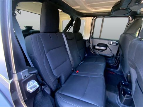 Used 2018 Jeep Wrangler Unlimited Sport S AWD/4WD image 19