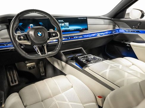 Used 2023 BMW 740i w/ Luxury Rear Seating Package image 38