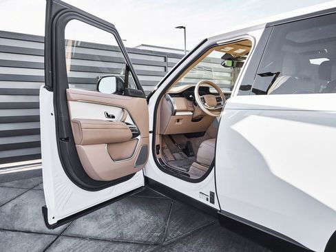 Used 2024 Land Rover Range Rover SV image 29