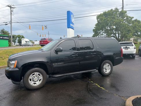 Used 2013 Chevrolet Suburban 2500 LT AWD/4WD image 6