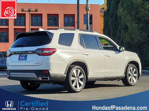 Certified 2023 Honda Pilot Touring image 2