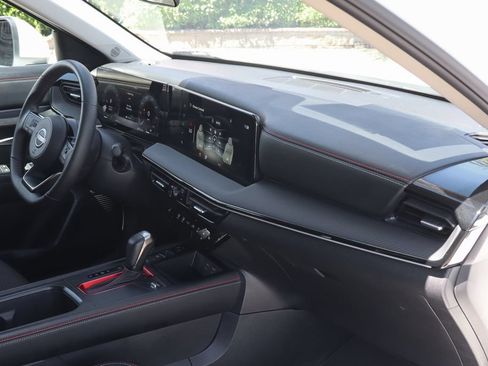 Used 2025 Nissan Kicks SR w/ SR Premium Package FWD image 46