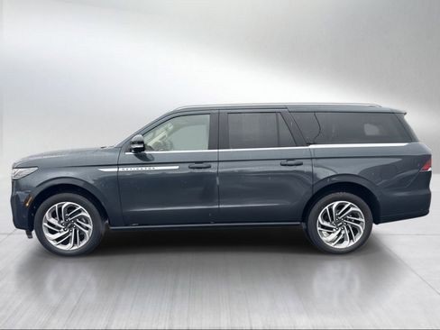 Used 2025 Lincoln Navigator L Reserve AWD/4WD image 4
