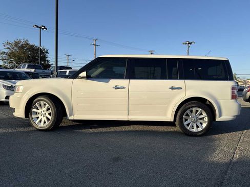 Used 2011 Ford Flex SEL w/ Rapid Spec Order Code FWD image 2