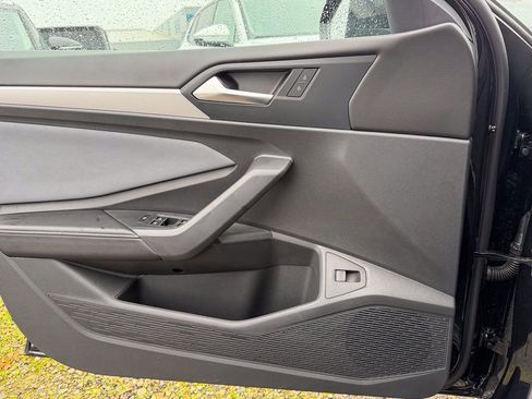 New 2026 Volkswagen Jetta SE image 13