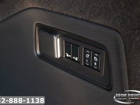 Used 2023 Cadillac Escalade V AWD/4WD image 21