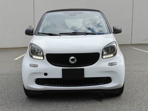 Used 2017 smart fortwo passion RWD image 9