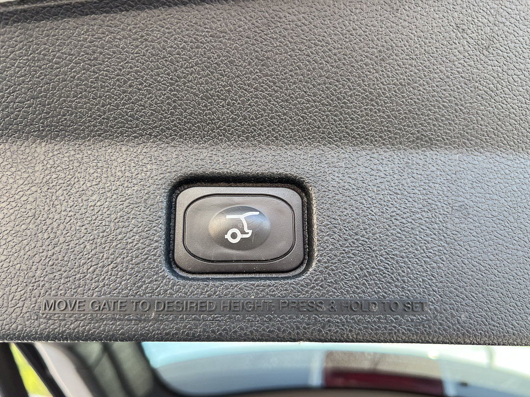 Used 2018 Ford Explorer XLT w/ Equipment Group 201A FWD image 8